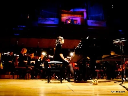 Asuka Nakamura playing the piano.