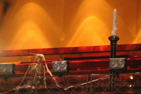A cursed audience was already waiting for us.