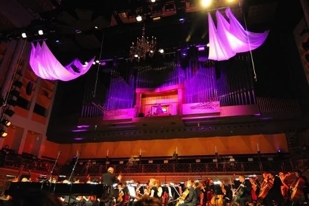 A general view of the hall in full action.